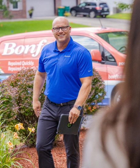 Bonfe technician arriving at a home for an appointment and smiling at the customer